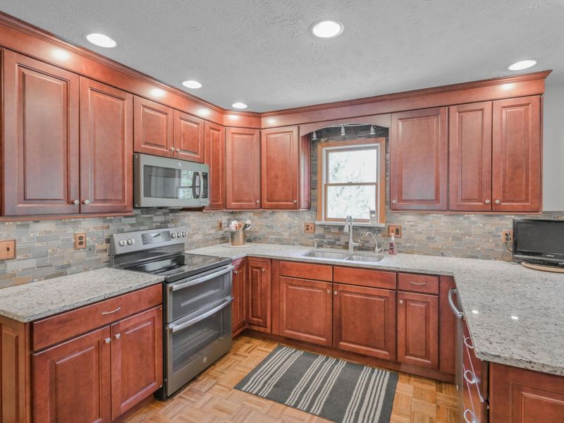 660 W Eva Circle, Springfield, OH 45504 Photo 22