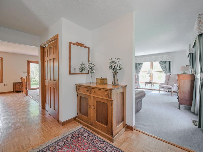 660 W Eva Circle, Springfield, OH 45504 Photo 7