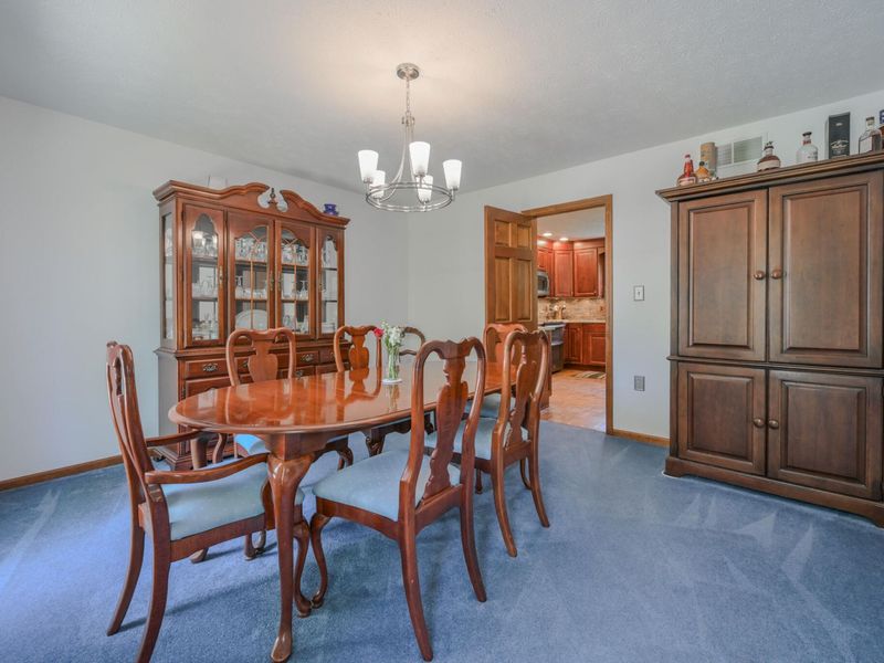 660 W Eva Circle, Springfield, OH 45504 Photo 9