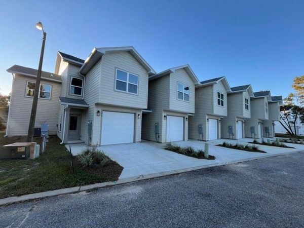 2879 Leahs Lane, Navarre, FL 32566
