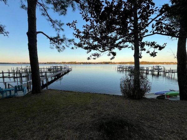 2879 Leahs Lane, Navarre, FL 32566