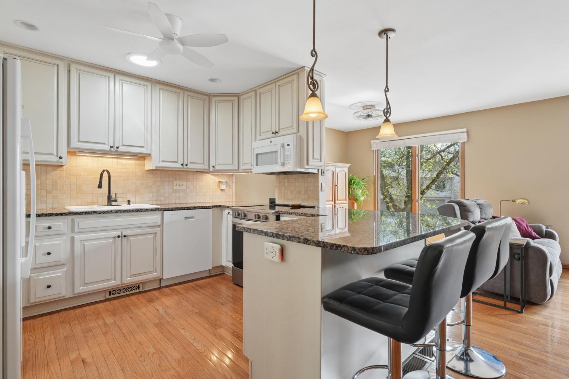 8401 137th Court, Apple Valley, MN 55124 Main Photo
