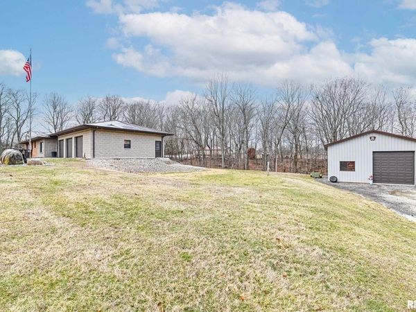 8109 S MCCUMBER Road, Peoria, IL 61607