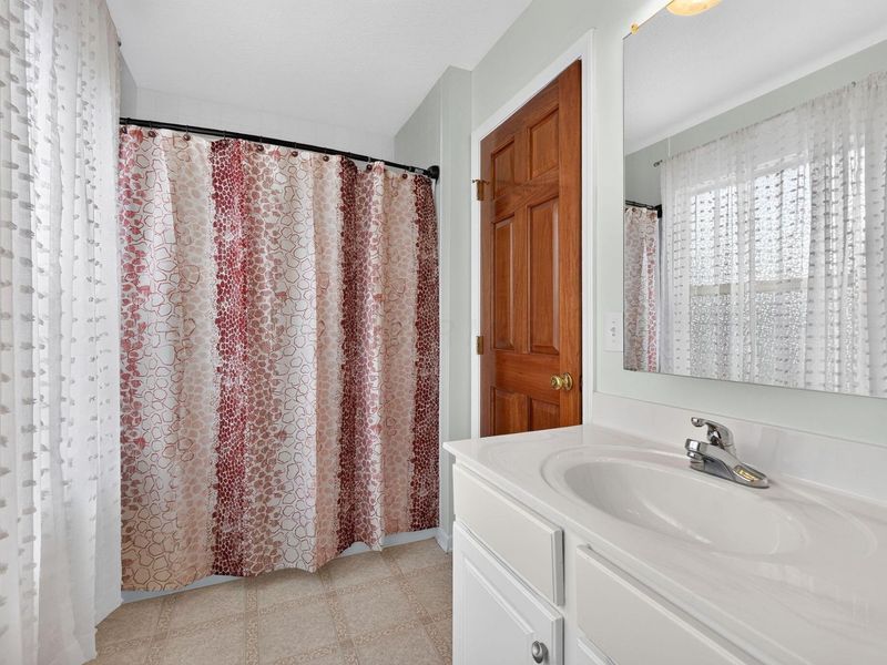 7215 Bromfield Drive, Canal Winchester, OH 43110 Photo 12