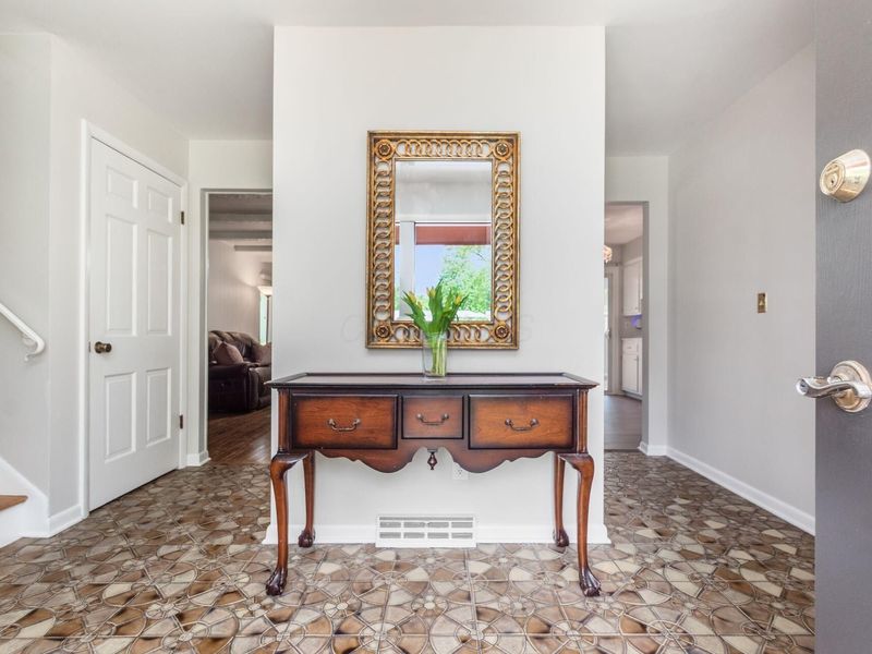 240 Old Trail Drive, Columbus, OH 43213 Photo 5