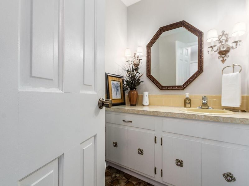 240 Old Trail Drive, Columbus, OH 43213 Photo 8