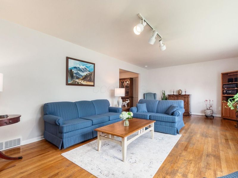 240 Old Trail Drive, Columbus, OH 43213 Photo 9