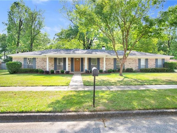 2205 Woodhillcrest Drive, Mobile, AL 36609