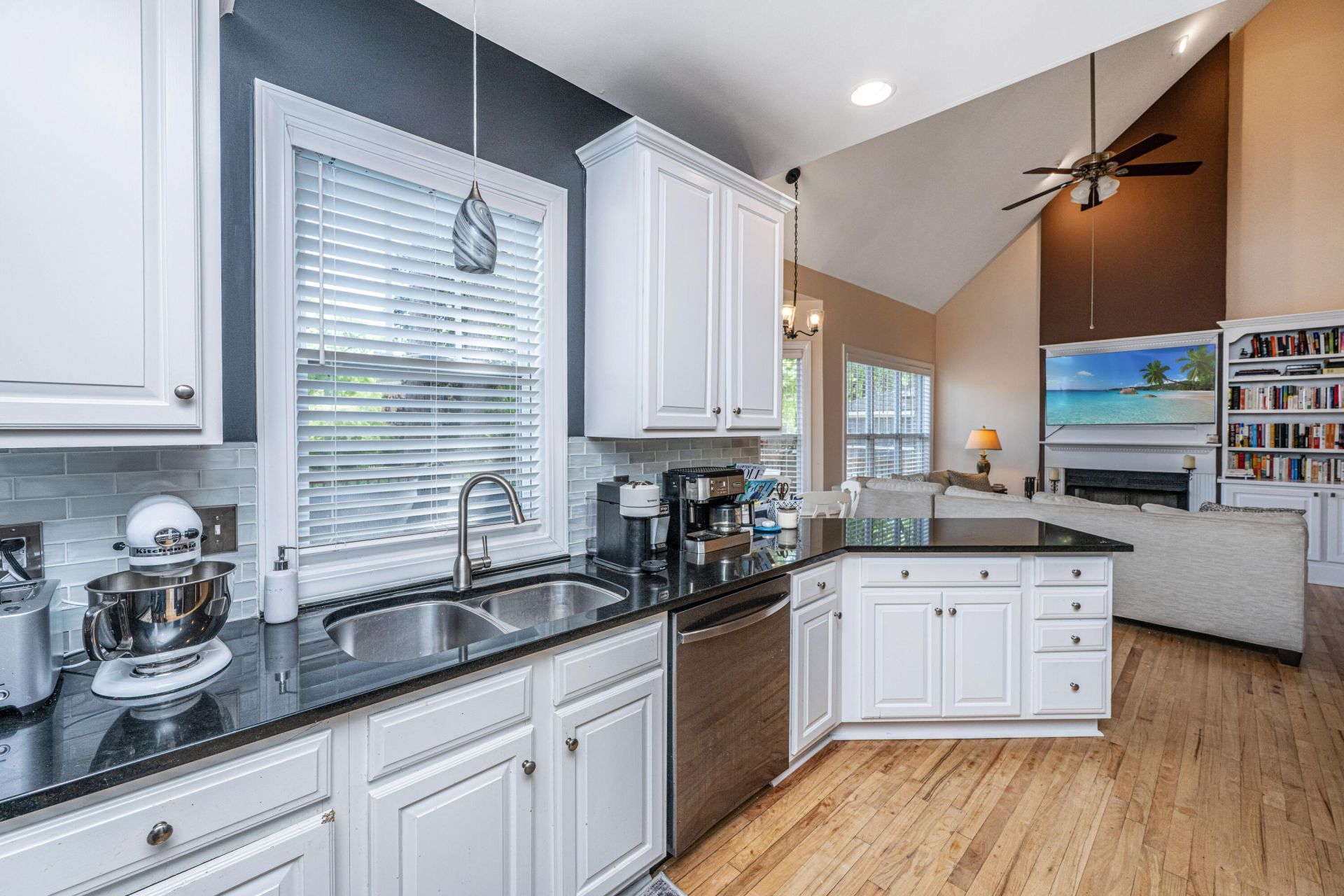 4407 Wild Thicket Lane Photo 14