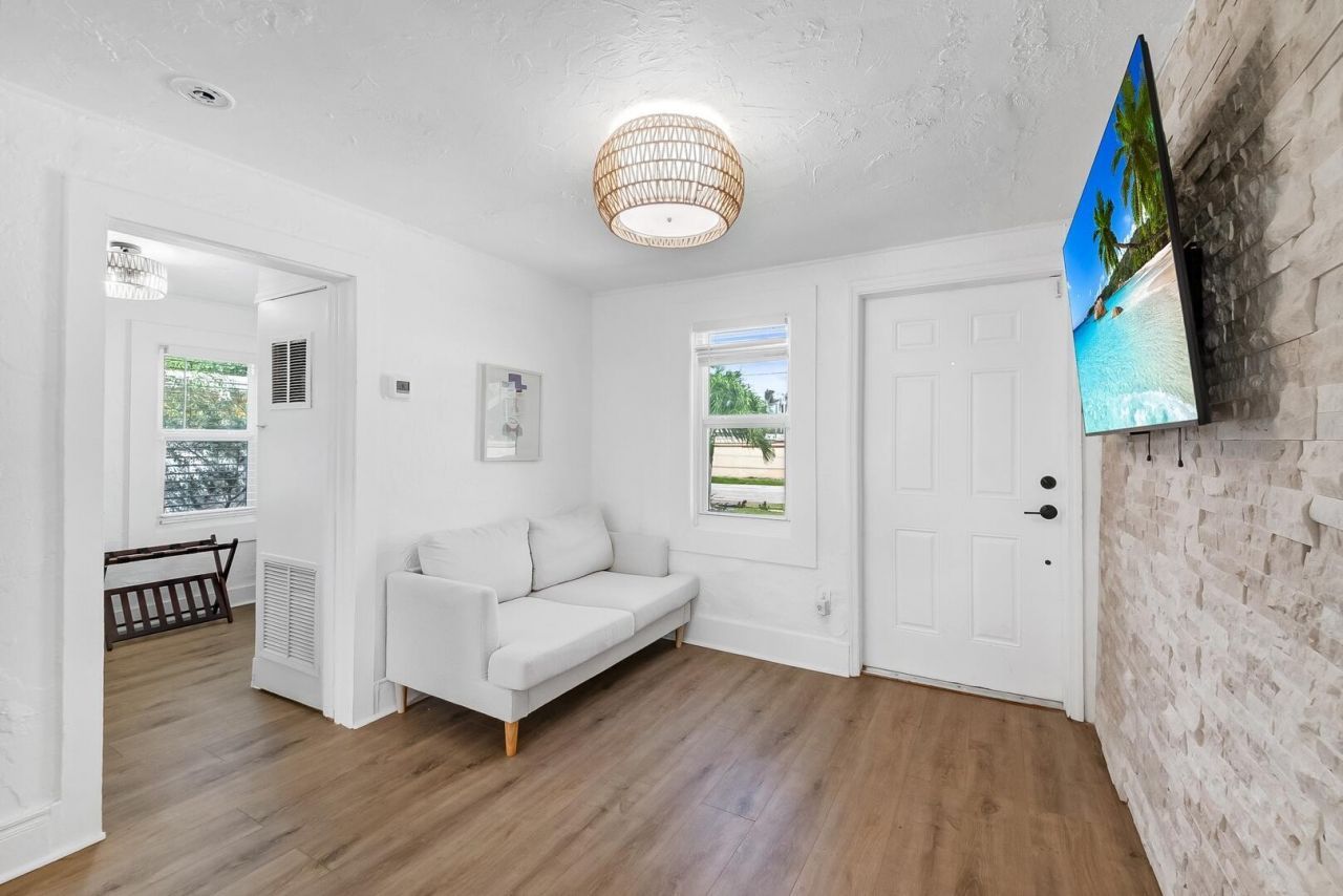 308 SW 1st Street, Delray Beach, FL 33444 Photo