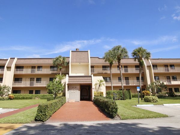 4254 Deste Court, Unit 305, Lake Worth, FL 33467