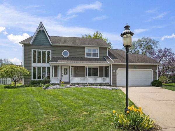 59 Sylvan Court , Elk Grove Village, IL 60007