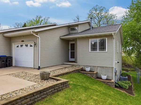 1428 Kodiak Ct, Coralville, IA 52241