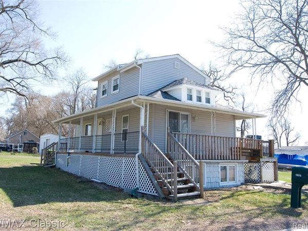 1805 E Lake Drive , Novi, MI 48377