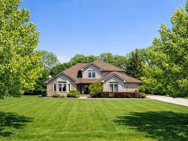 4197 Lake Forest Drive E , Ann Arbor, MI 48108