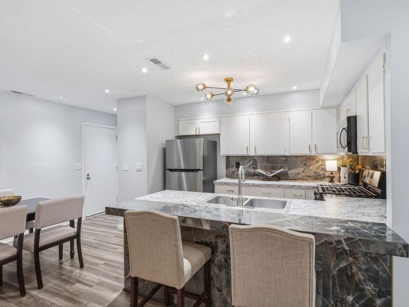 5334 Darlington Road, Unit DR5334, Columbus, OH 43220 Photo 6