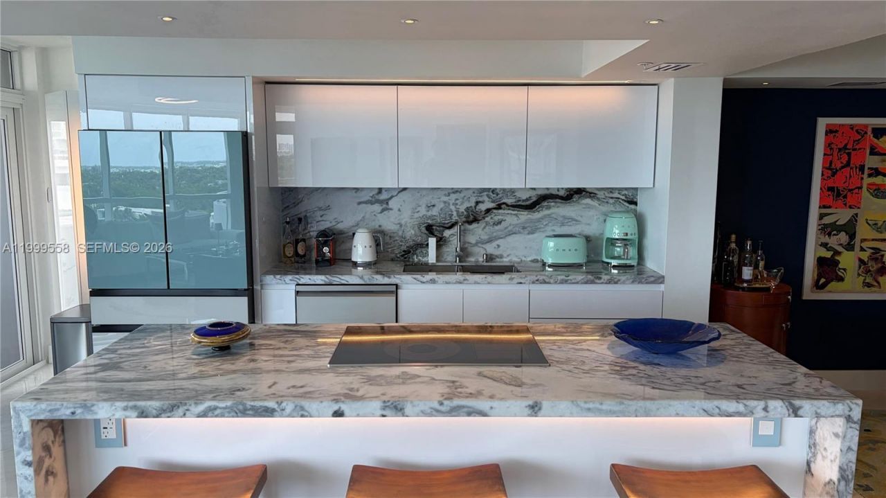 6301 Collins Ave, Unit 1207, Miami Beach, FL 33141 Photo