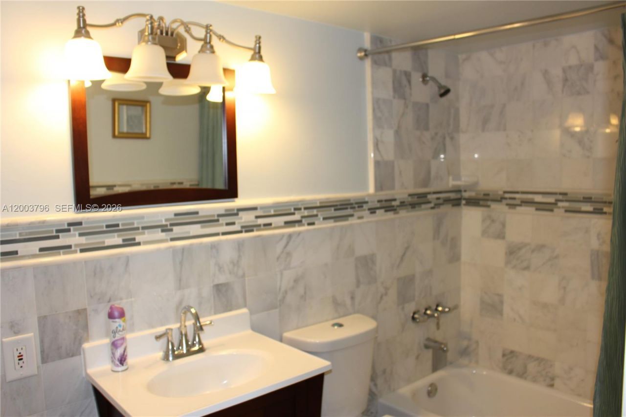 7208 Fairway Dr , Unit I8, Miami Lakes, FL 33014 Photo