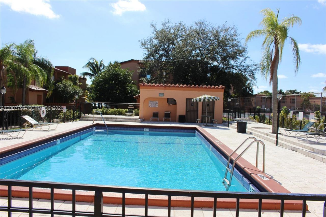 7208 Fairway Dr , Unit I8, Miami Lakes, FL 33014 Photo