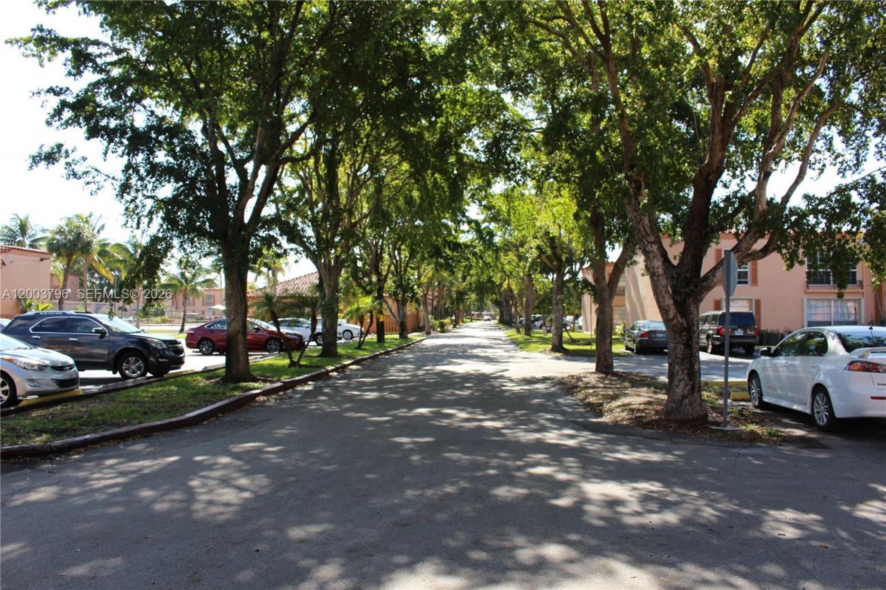 7208 Fairway Dr , Unit I8, Miami Lakes, FL 33014 Photo