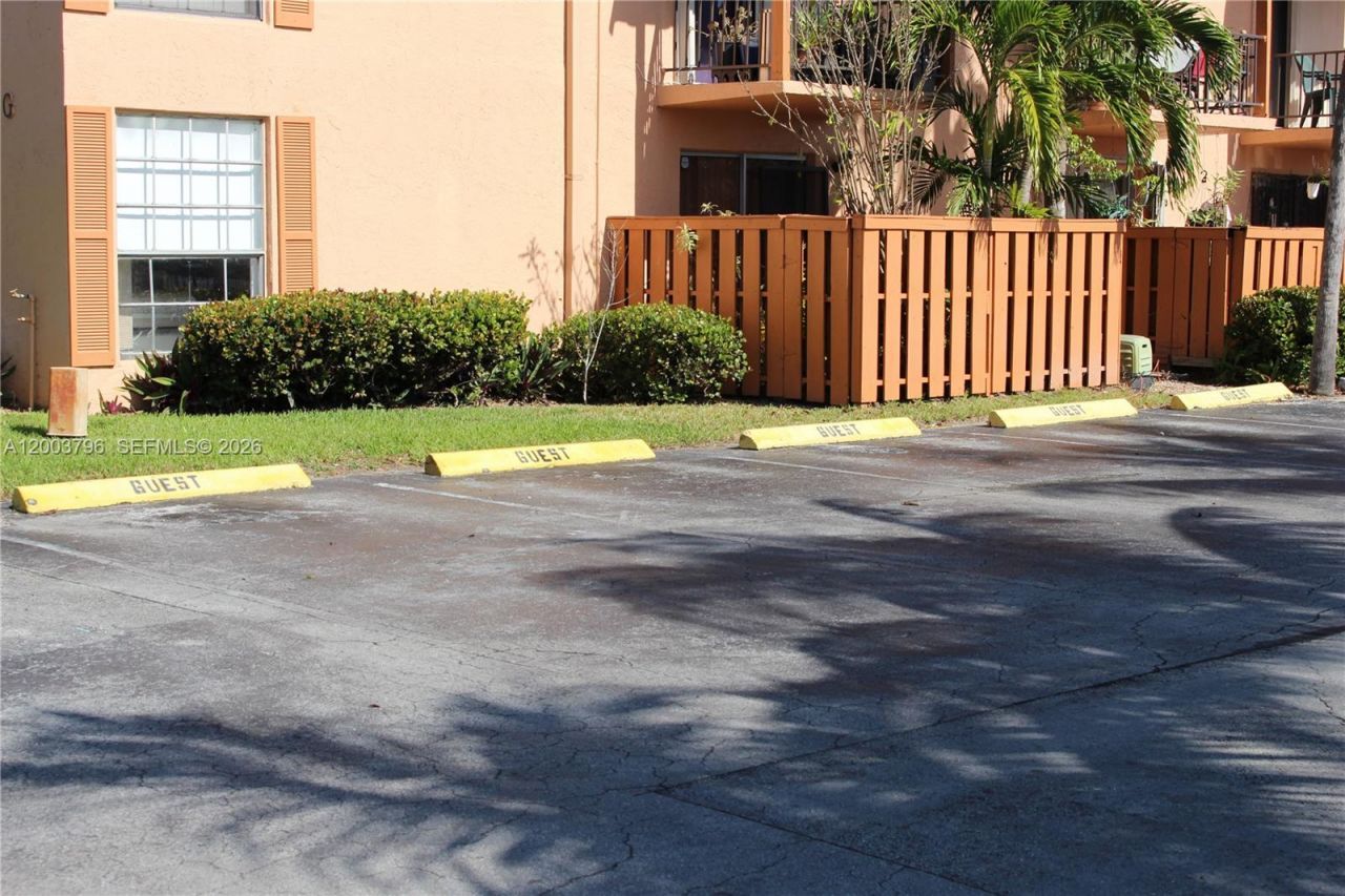 7208 Fairway Dr , Unit I8, Miami Lakes, FL 33014 Photo