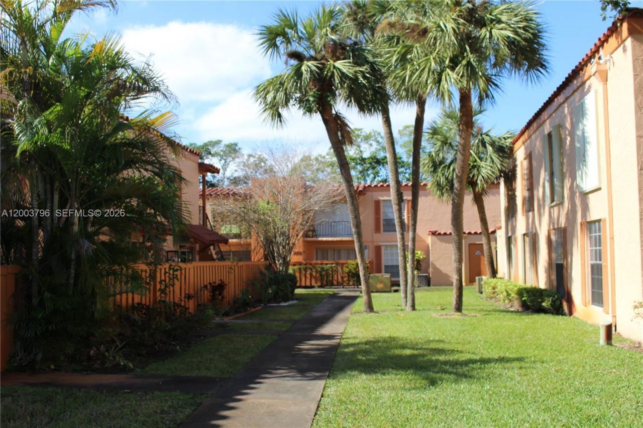 7208 Fairway Dr , Unit I8, Miami Lakes, FL 33014 Photo