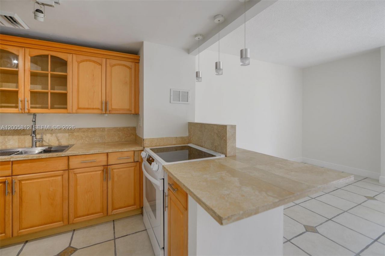 880 NE 69th St , Unit 2N, Miami, FL 33138 Photo