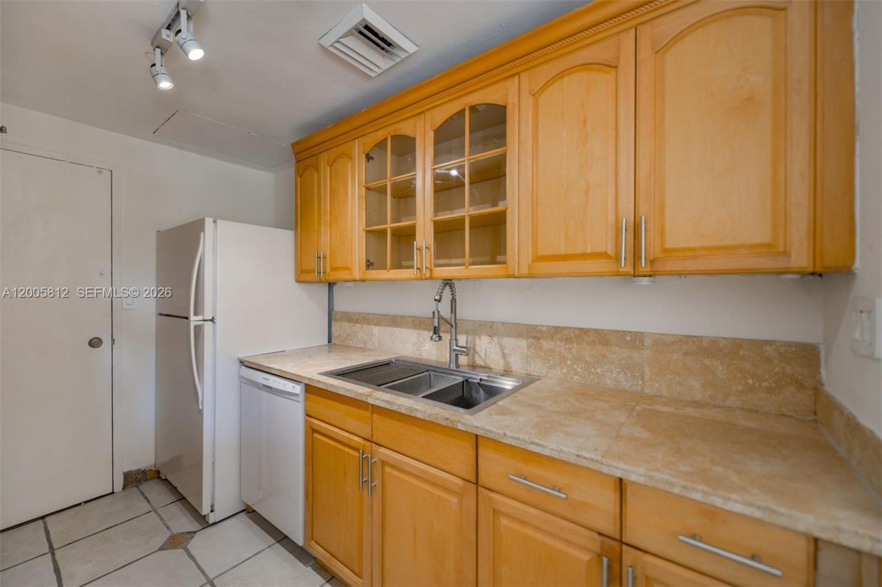 880 NE 69th St , Unit 2N, Miami, FL 33138 Photo