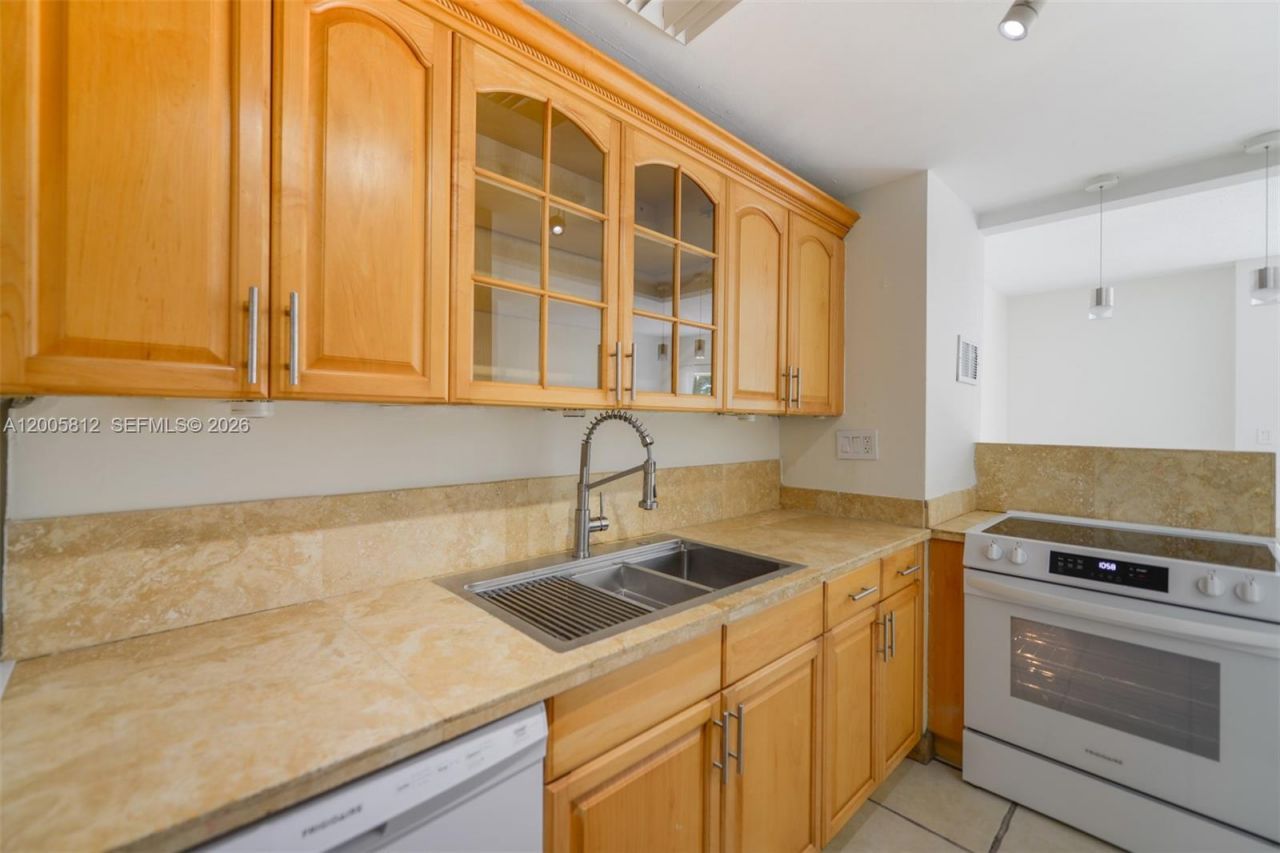880 NE 69th St , Unit 2N, Miami, FL 33138 Photo