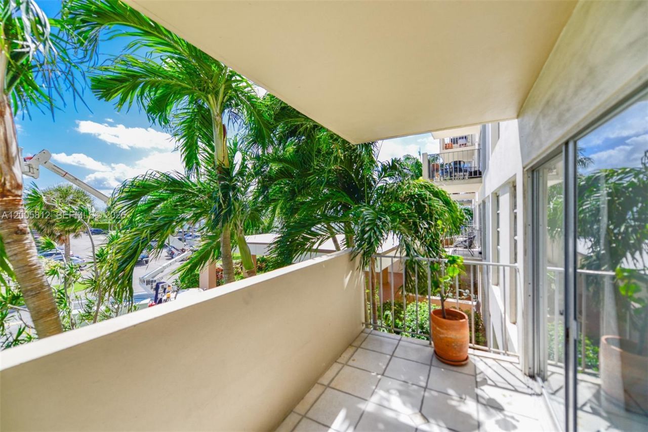 880 NE 69th St , Unit 2N, Miami, FL 33138 Photo