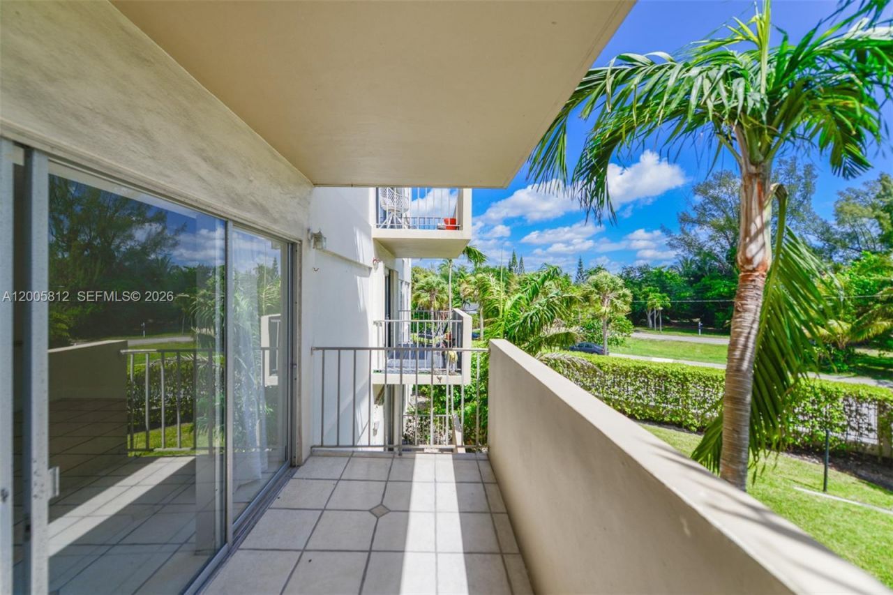 880 NE 69th St , Unit 2N, Miami, FL 33138 Photo