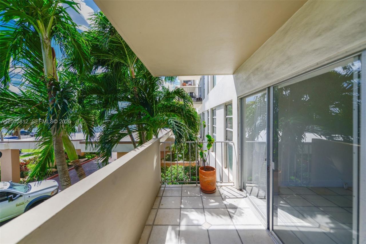 880 NE 69th St , Unit 2N, Miami, FL 33138 Photo