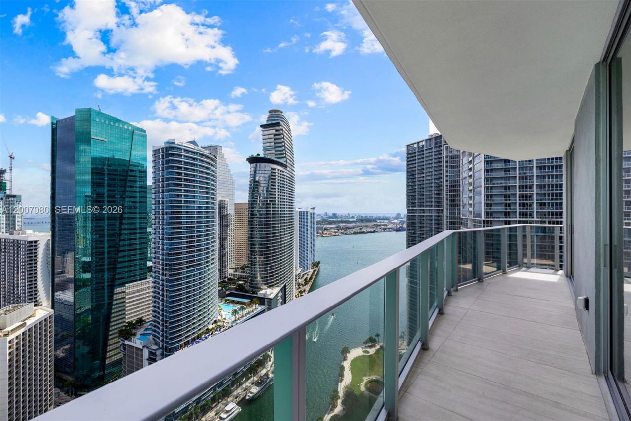 77 SE 5th St, Unit PH01, Miami, FL 33131 Photo