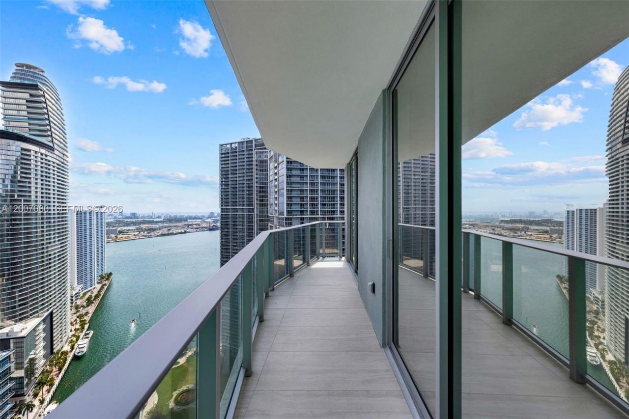 77 SE 5th St, Unit PH01, Miami, FL 33131 Photo