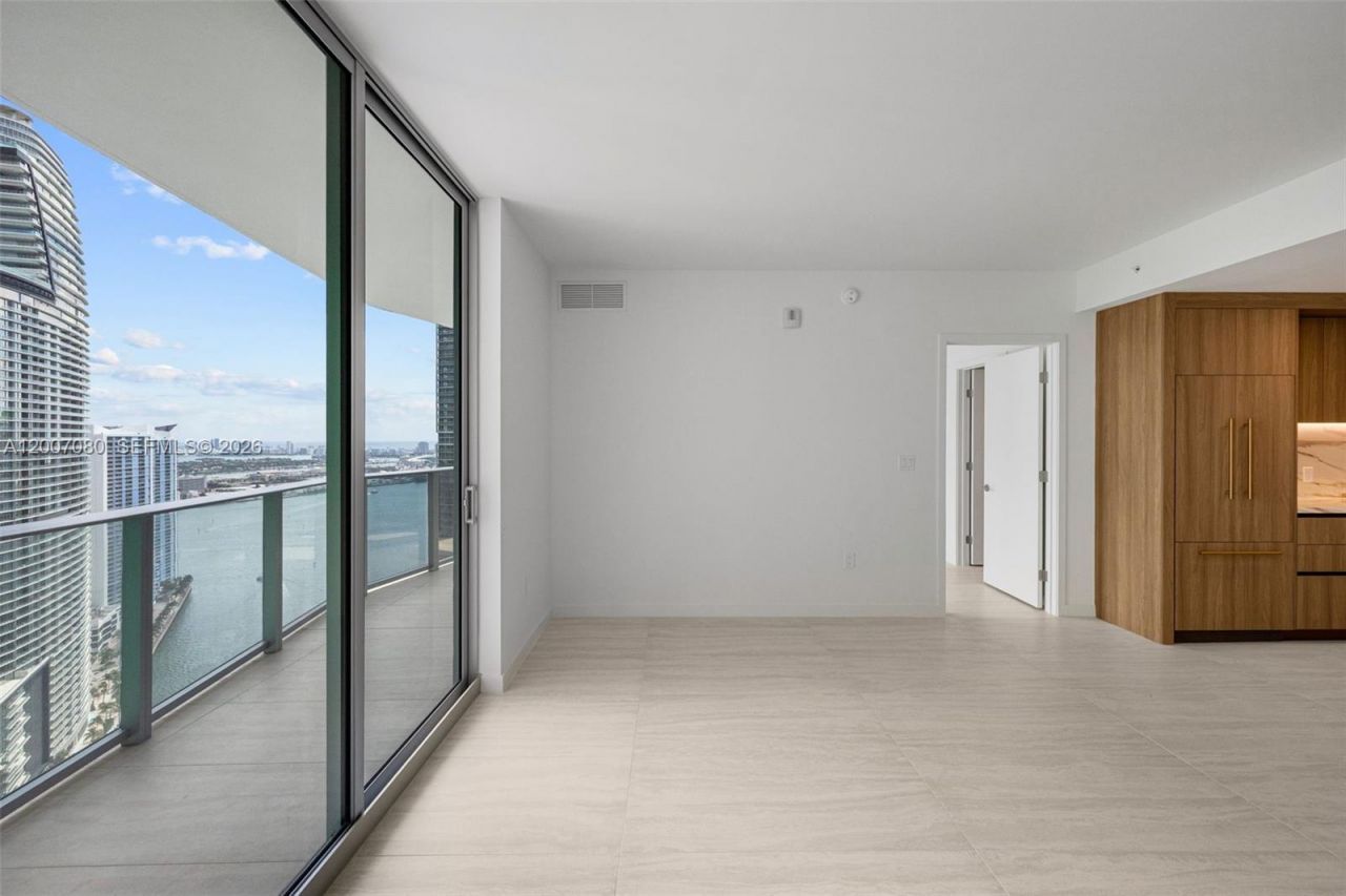 77 SE 5th St, Unit PH01, Miami, FL 33131 Photo