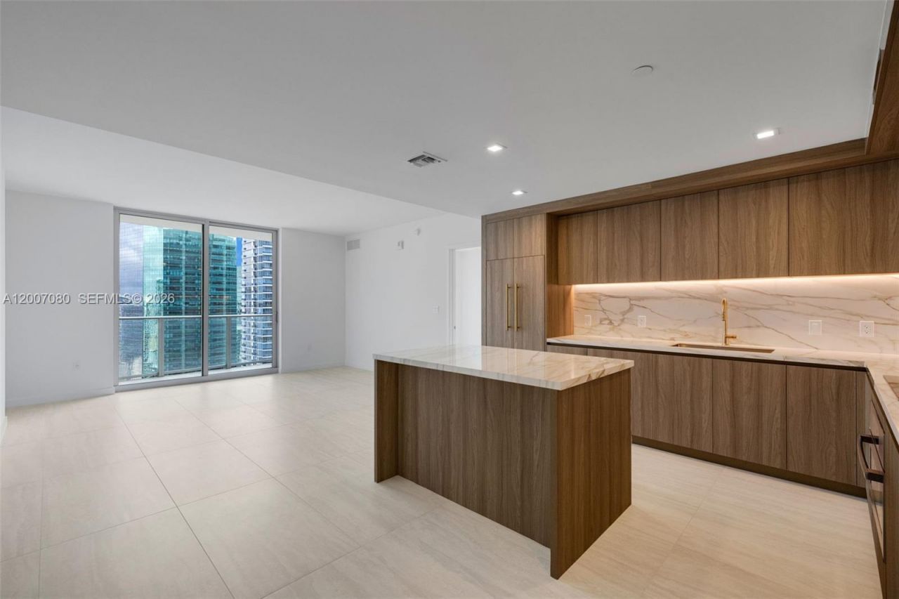 77 SE 5th St, Unit PH01, Miami, FL 33131 Photo