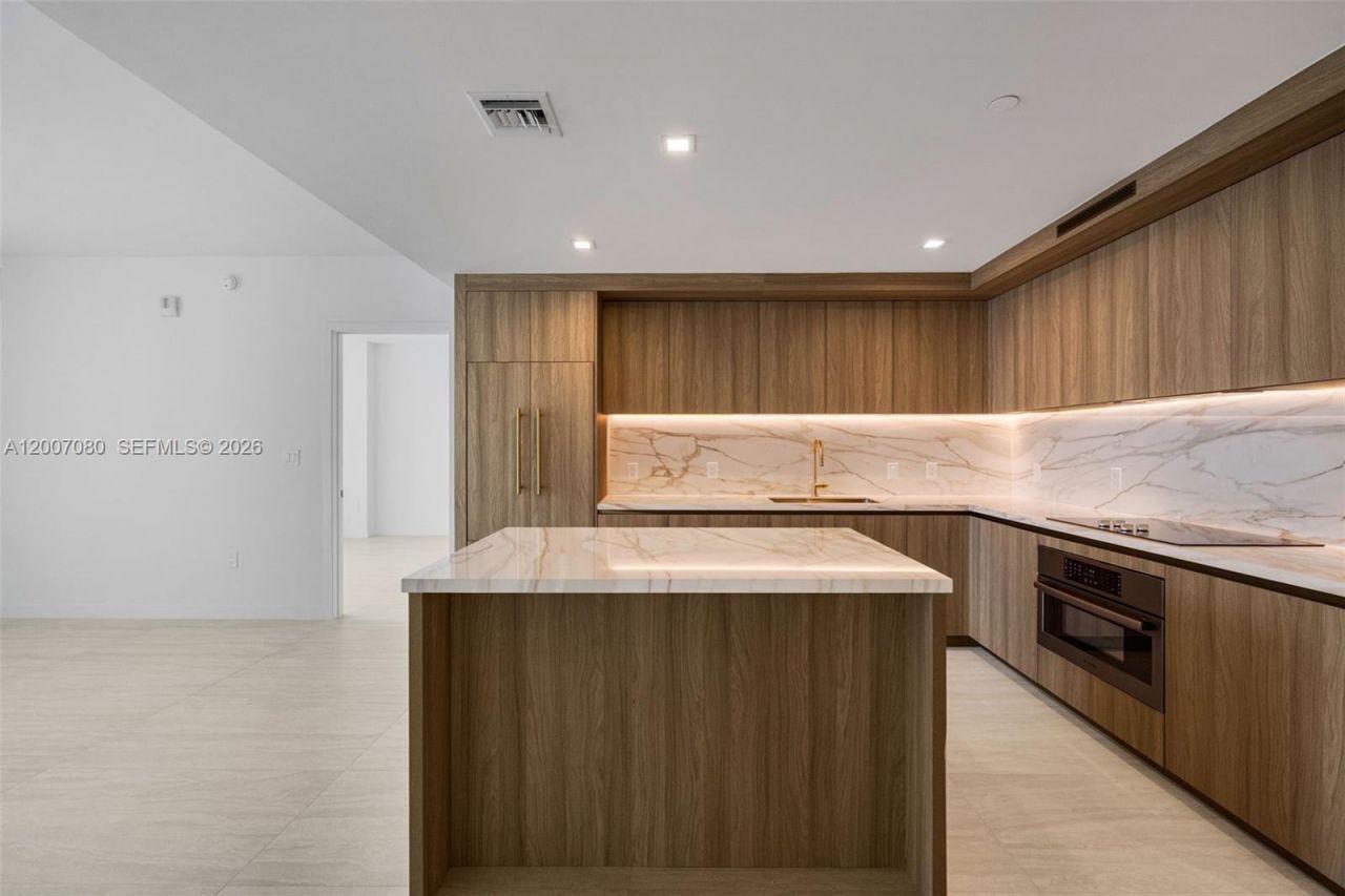 77 SE 5th St, Unit PH01, Miami, FL 33131 Photo