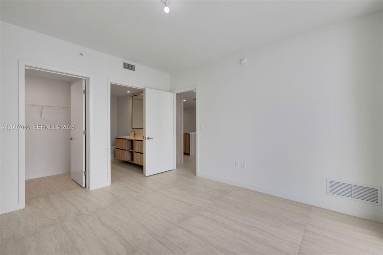 77 SE 5th St, Unit PH01, Miami, FL 33131 Photo