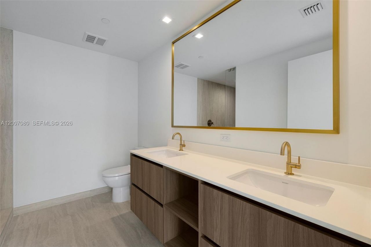 77 SE 5th St, Unit PH01, Miami, FL 33131 Photo