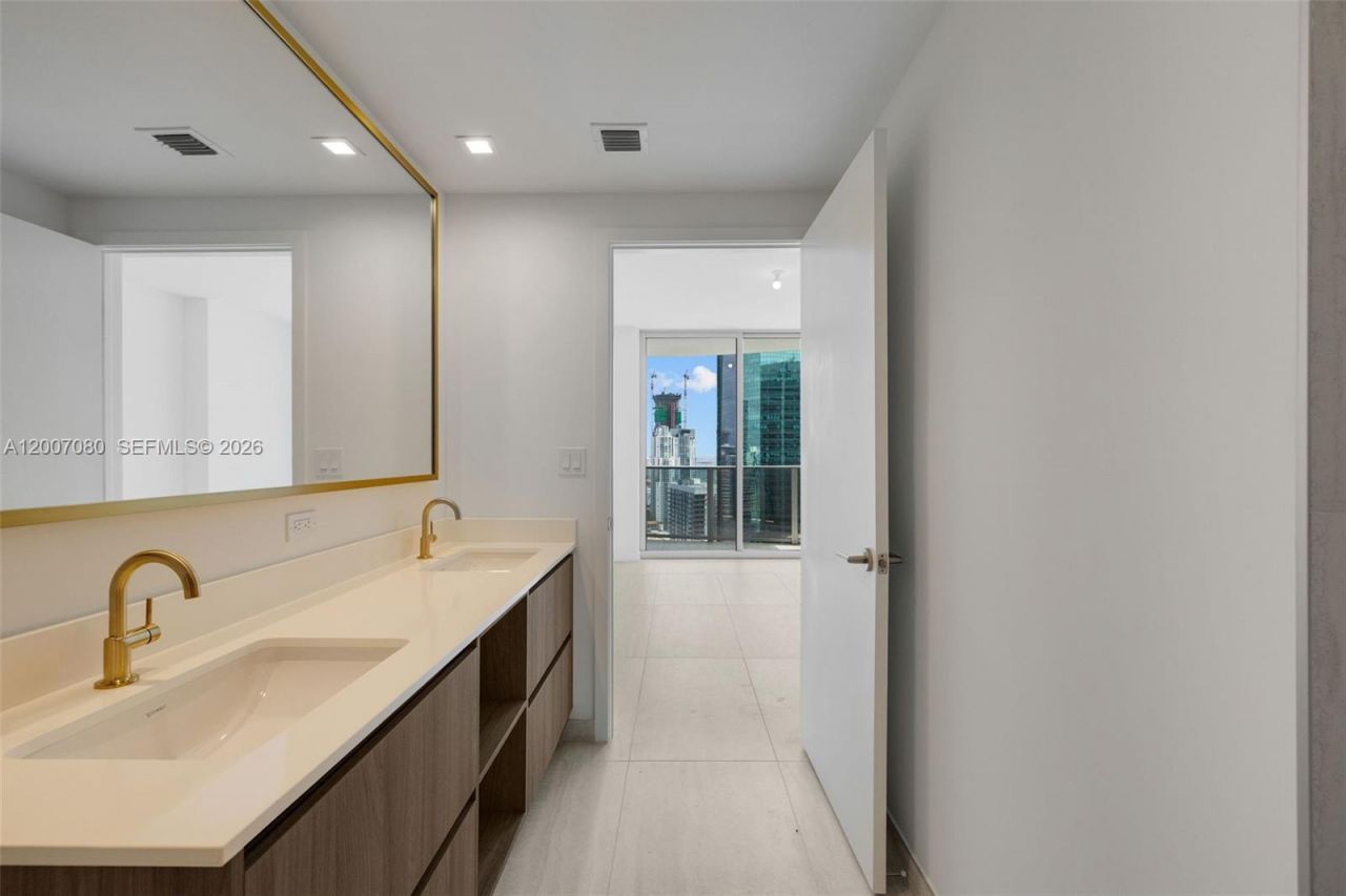 77 SE 5th St, Unit PH01, Miami, FL 33131 Photo