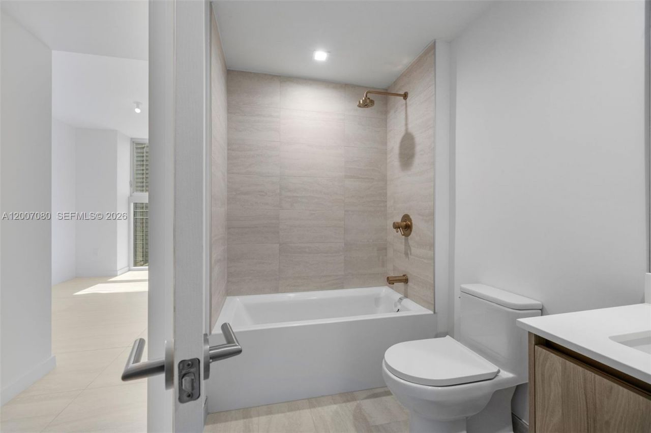 77 SE 5th St, Unit PH01, Miami, FL 33131 Photo