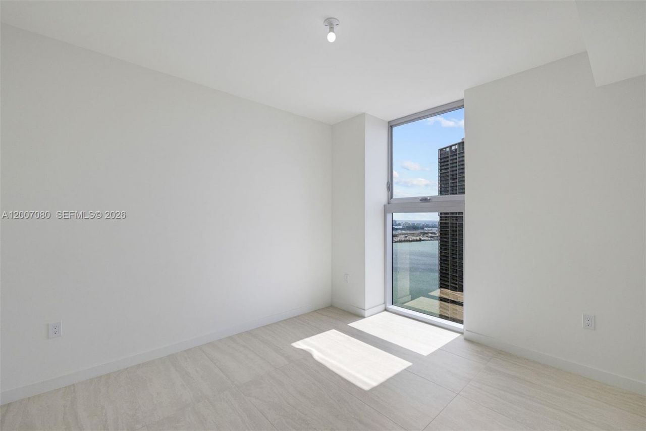 77 SE 5th St, Unit PH01, Miami, FL 33131 Photo