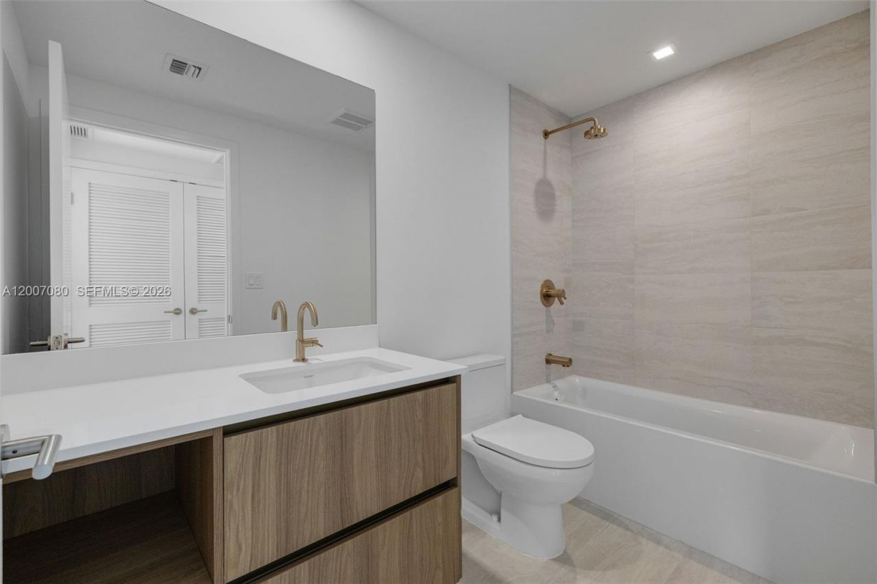 77 SE 5th St, Unit PH01, Miami, FL 33131 Photo