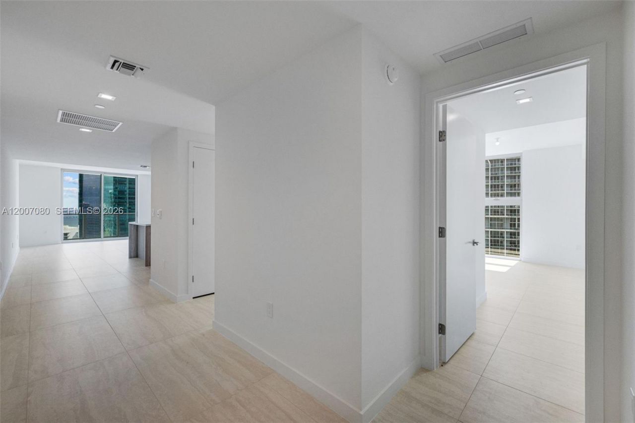 77 SE 5th St, Unit PH01, Miami, FL 33131 Photo
