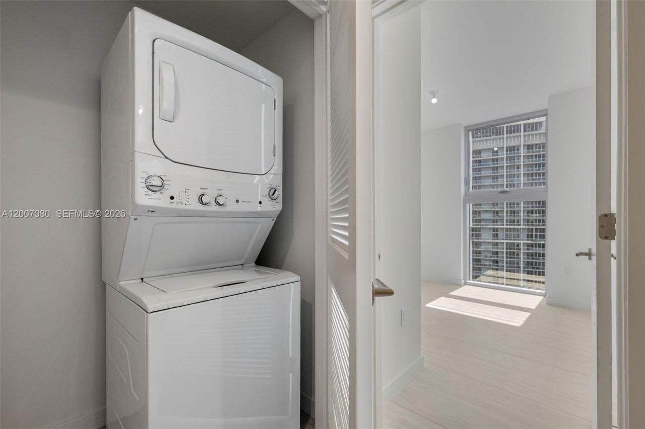 77 SE 5th St, Unit PH01, Miami, FL 33131 Photo