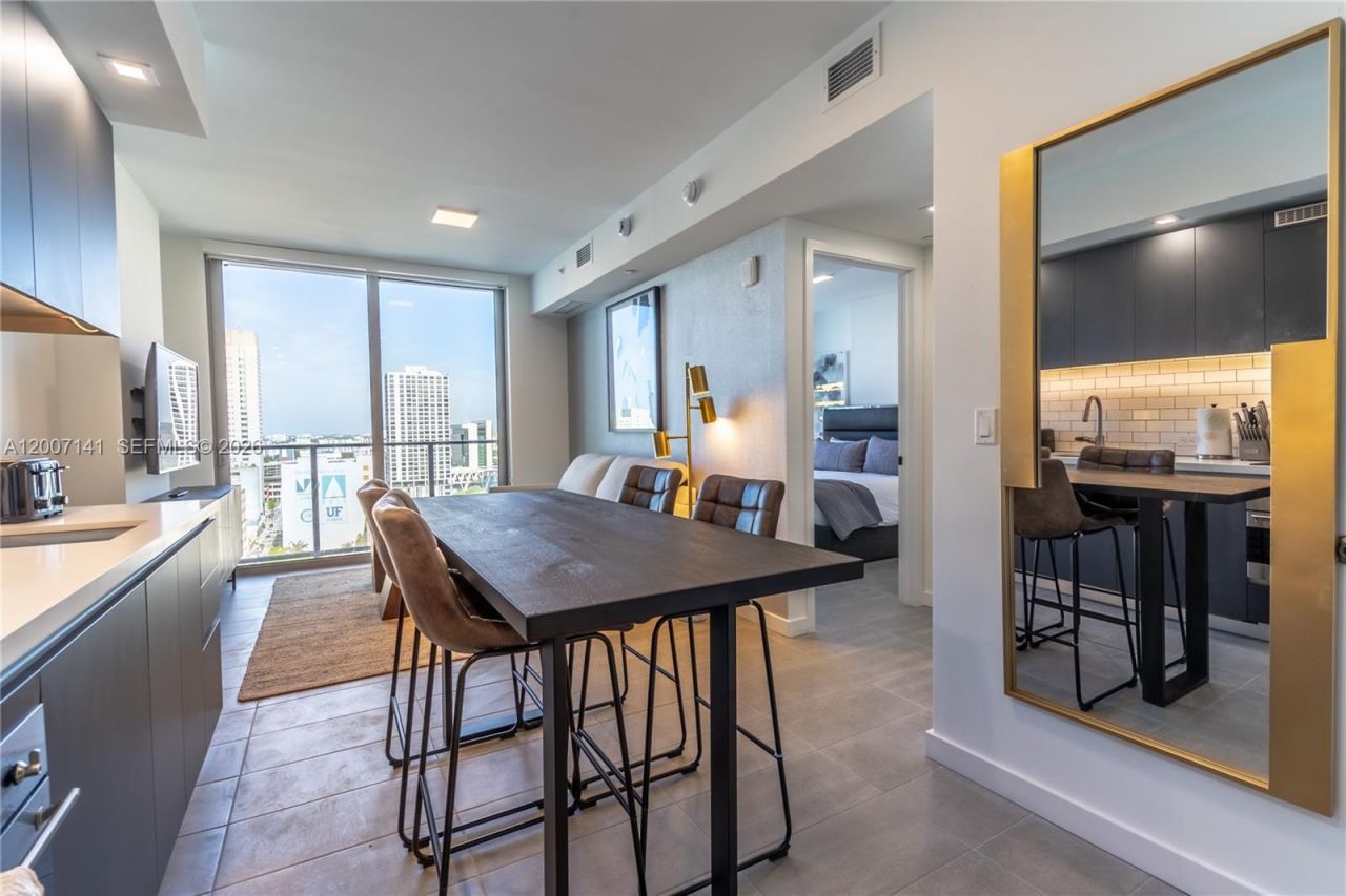 227 NE 2nd St , Unit 2004, Miami, FL 33132 Photo