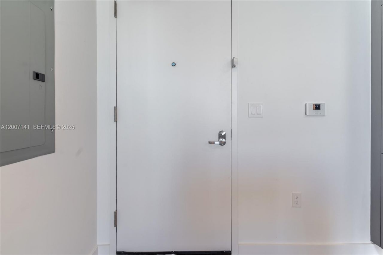 227 NE 2nd St , Unit 2004, Miami, FL 33132 Photo