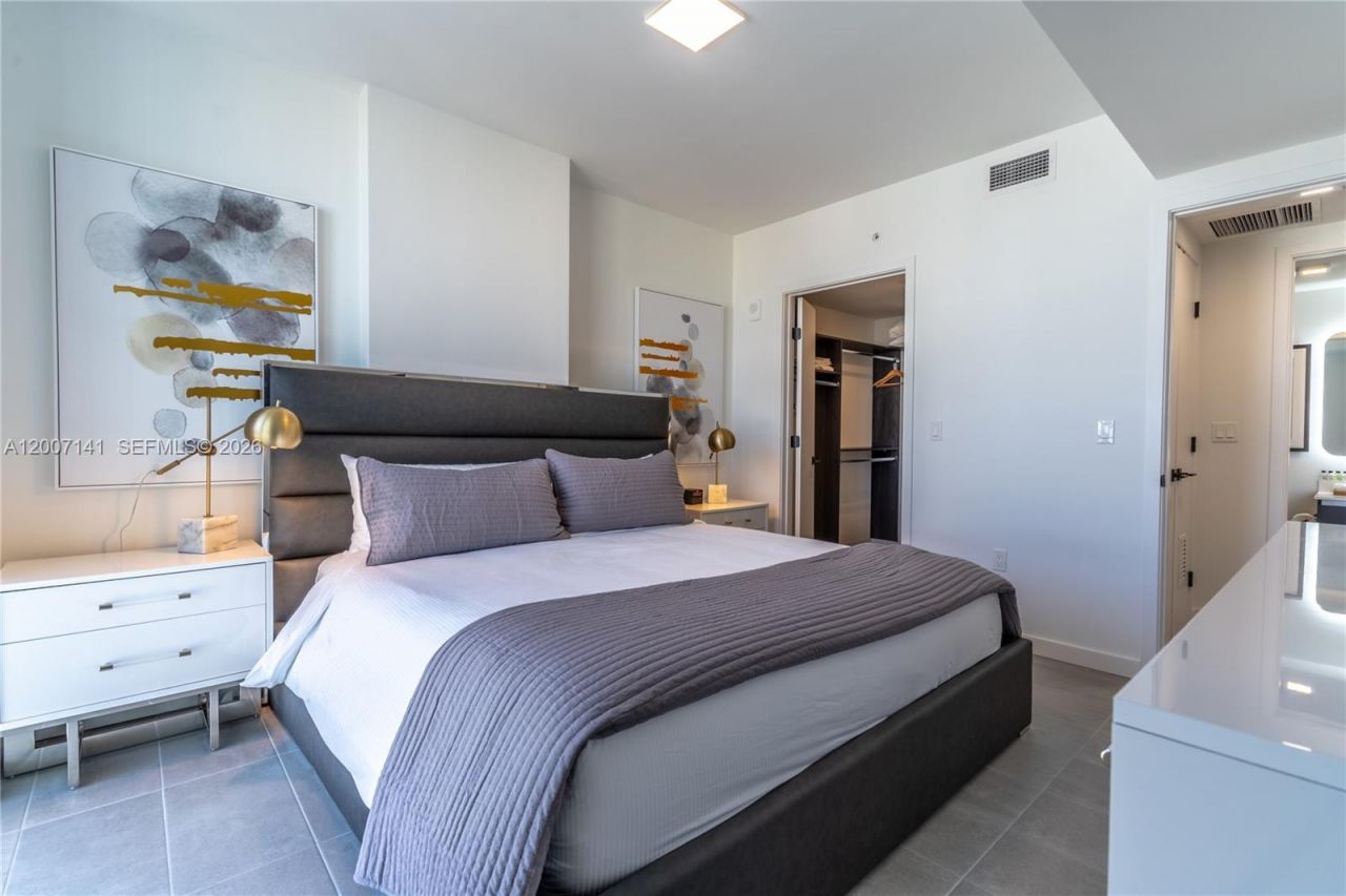 227 NE 2nd St , Unit 2004, Miami, FL 33132 Photo