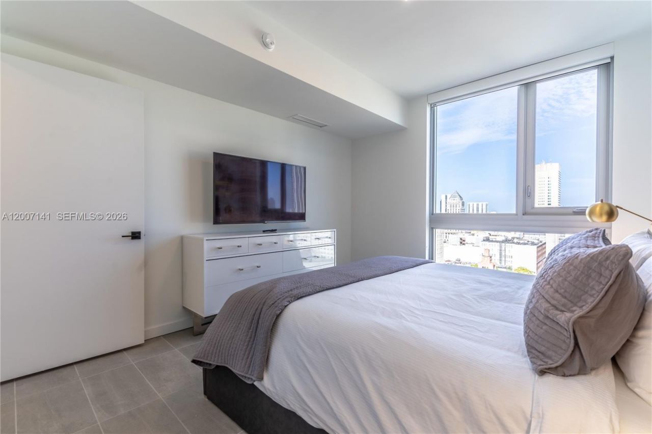 227 NE 2nd St , Unit 2004, Miami, FL 33132 Photo