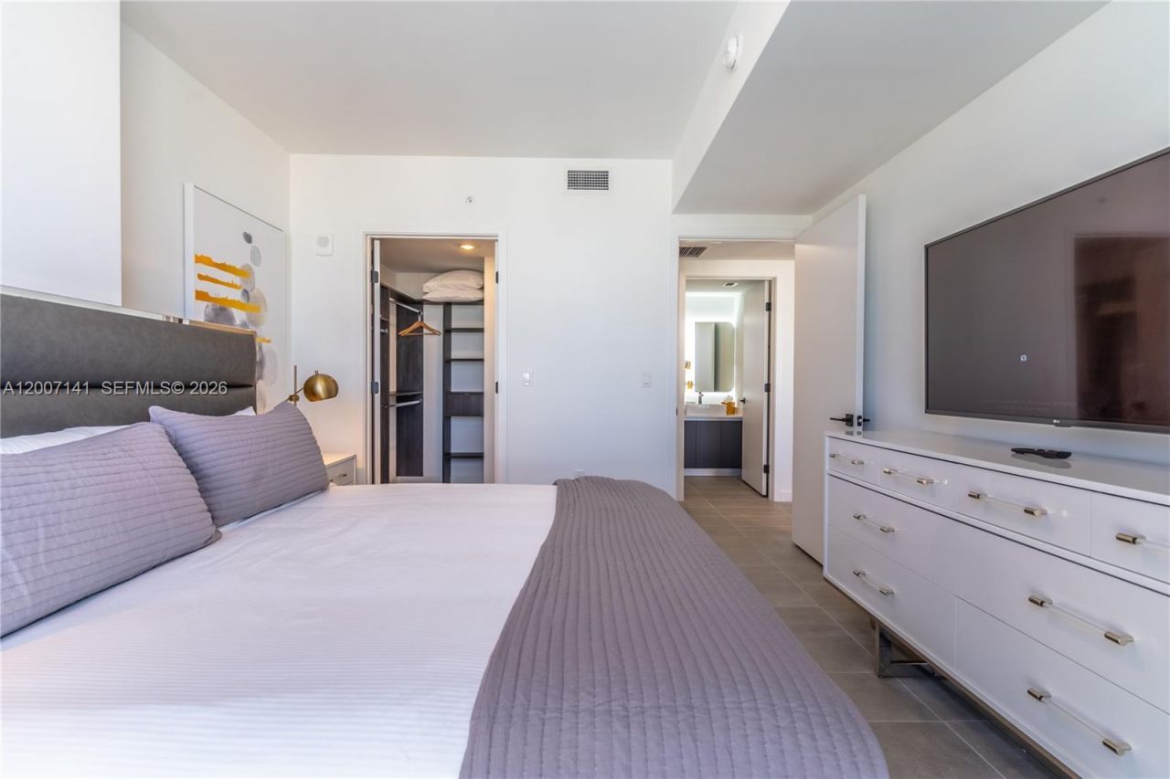 227 NE 2nd St , Unit 2004, Miami, FL 33132 Photo